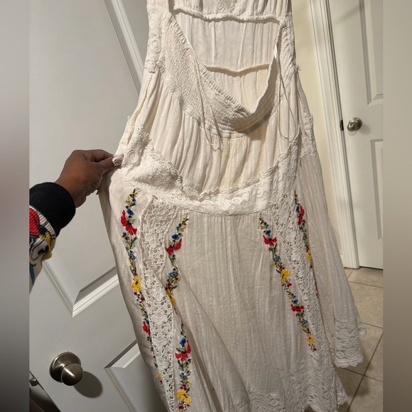 Free People Cream Dress with Floral Embroidery 🔥 Wore 1x - Picture 3 of 8